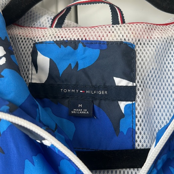 Tommy Hilfiger Wind Breaker Jacket 🧥 - Picture 3 of 5